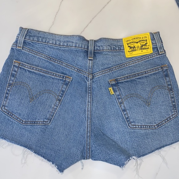 Levi's X Peanuts Snoopy 501 Denim Mid Rise Shorts - Picture 2 of 3